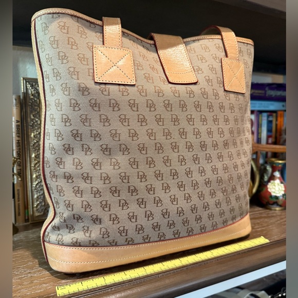 DOONEY & BOURKE Vintage Signature Tan & Brown Monogram w/ Leather Trim Tote EUC - Picture 5 of 14